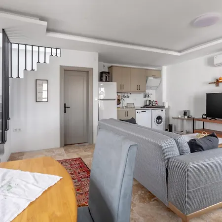 Rustic House With View Balcony In Βίλα Ayvalı