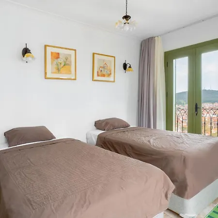 Βίλα Rustic House With View Balcony In *