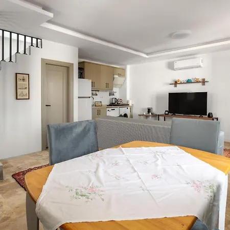 Rustic House With View Balcony In Βίλα