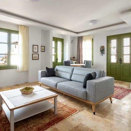 Βίλα Rustic House With View Balcony In *
